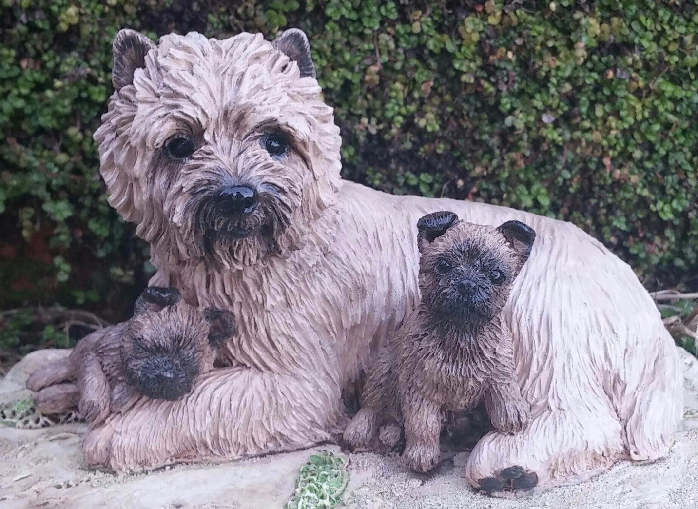 Figurine Cairn Terrier avec chiots