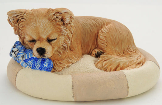 Figurine Chihuahua à poil long endormi