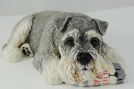 Sculpture de chien Schnauzer par Cavacast 