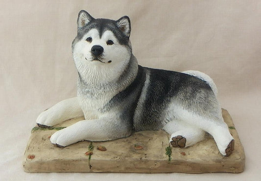 Sculpture de chien Malamute d'Alaska