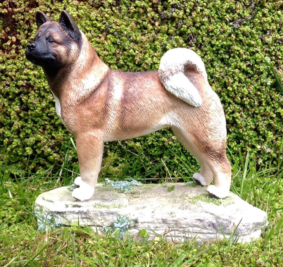 Sculpture of an Smetican akita dog art figurine